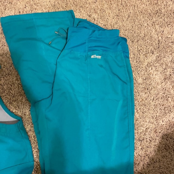 Scrubs - Picture 3 of 3